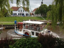 Das Schiff „Concordia II“ wendet auf der Harle